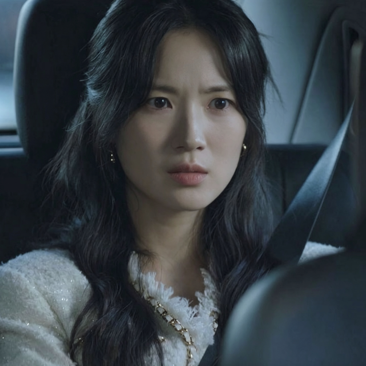 Behind-the-scenes cut of Kim Hyeyoon