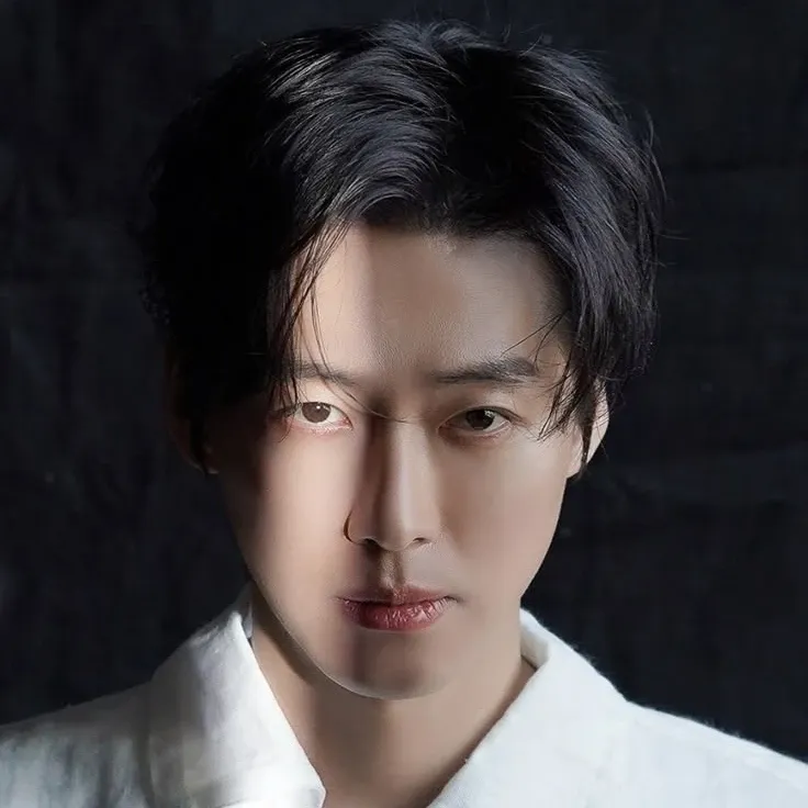 Behind-the-scenes cut of Namkoong Min