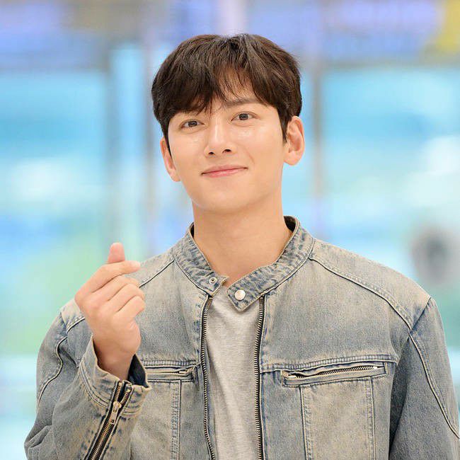 지창욱 최근 활동샷