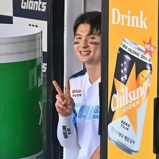 Popular profile image of Yoon Donghee selected by vote