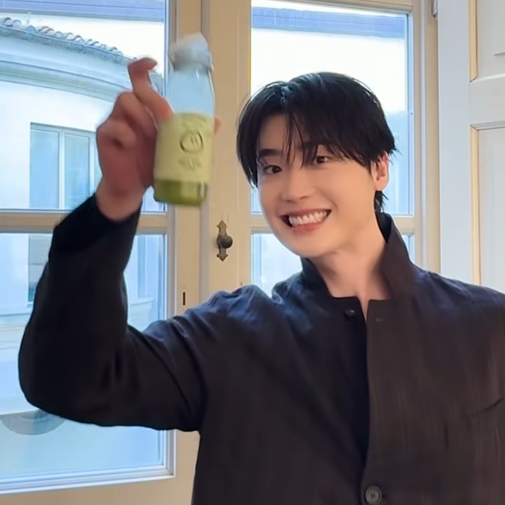 Recent activity shot of Lee Jongsuk