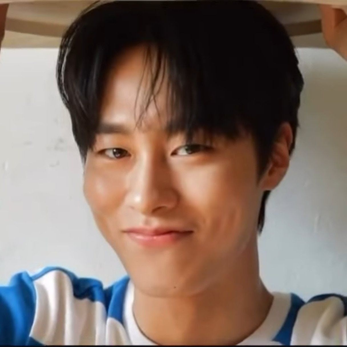 Behind-the-scenes cut of Lee Jaewook