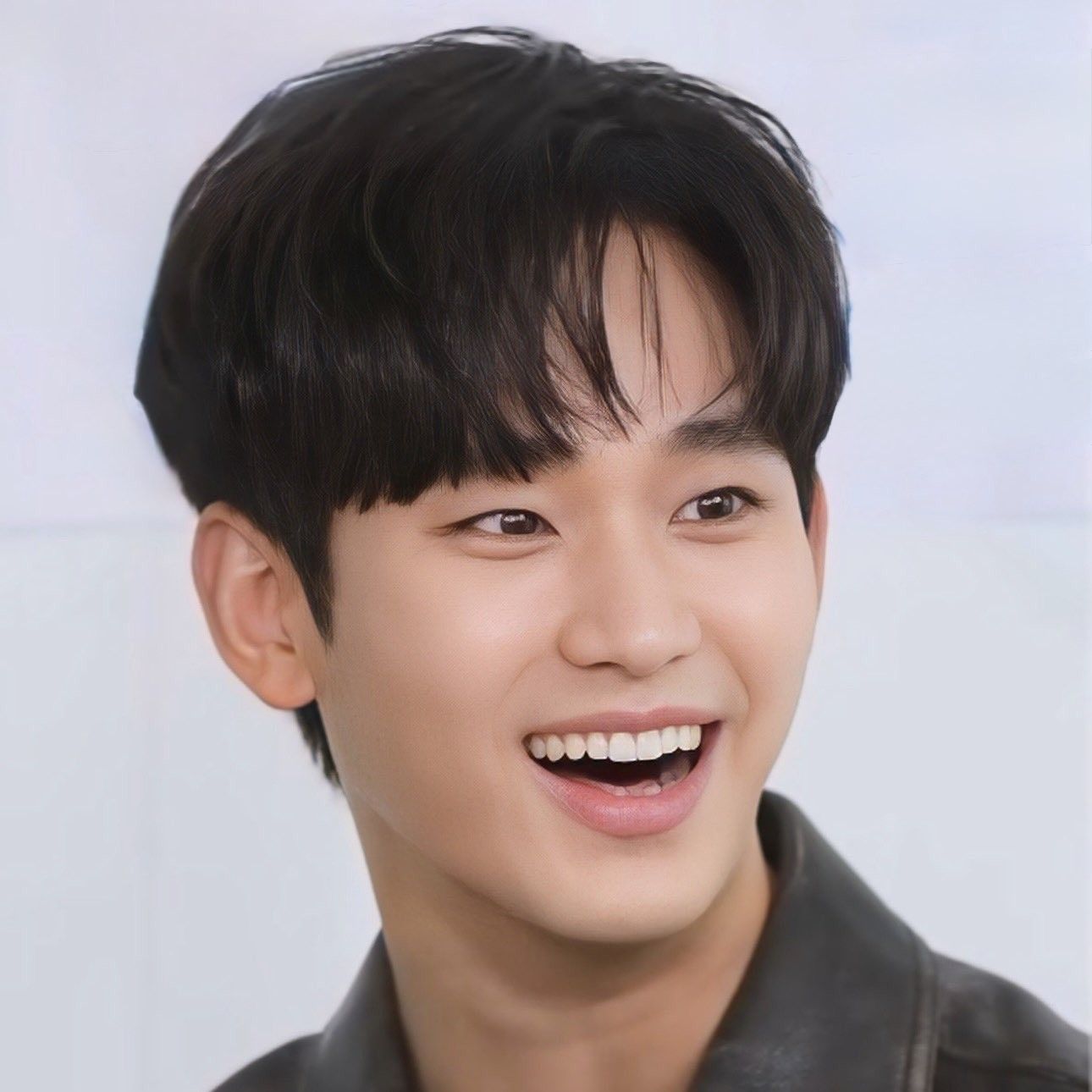 金秀賢的最新照片