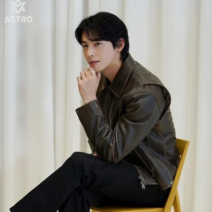 A moment captured by a fan of Cha Eunwoo