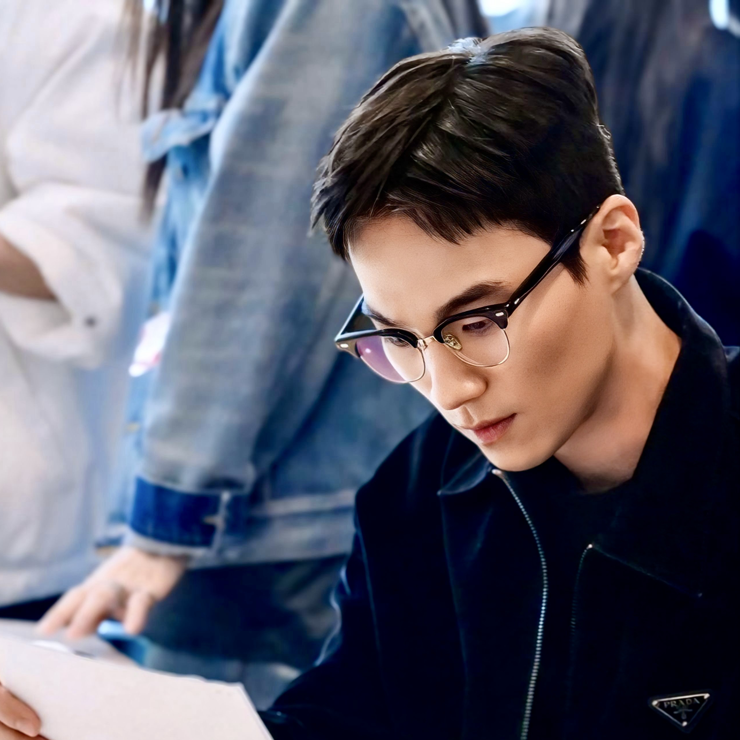 Behind-the-scenes cut of Lee Hongnae