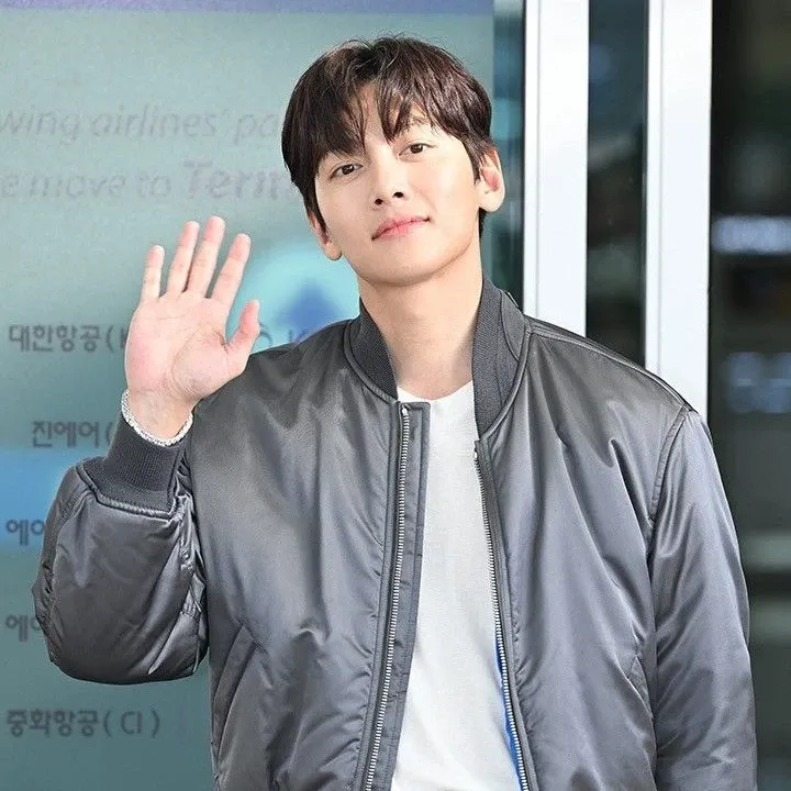 粉絲拍下的池昌旭瞬間