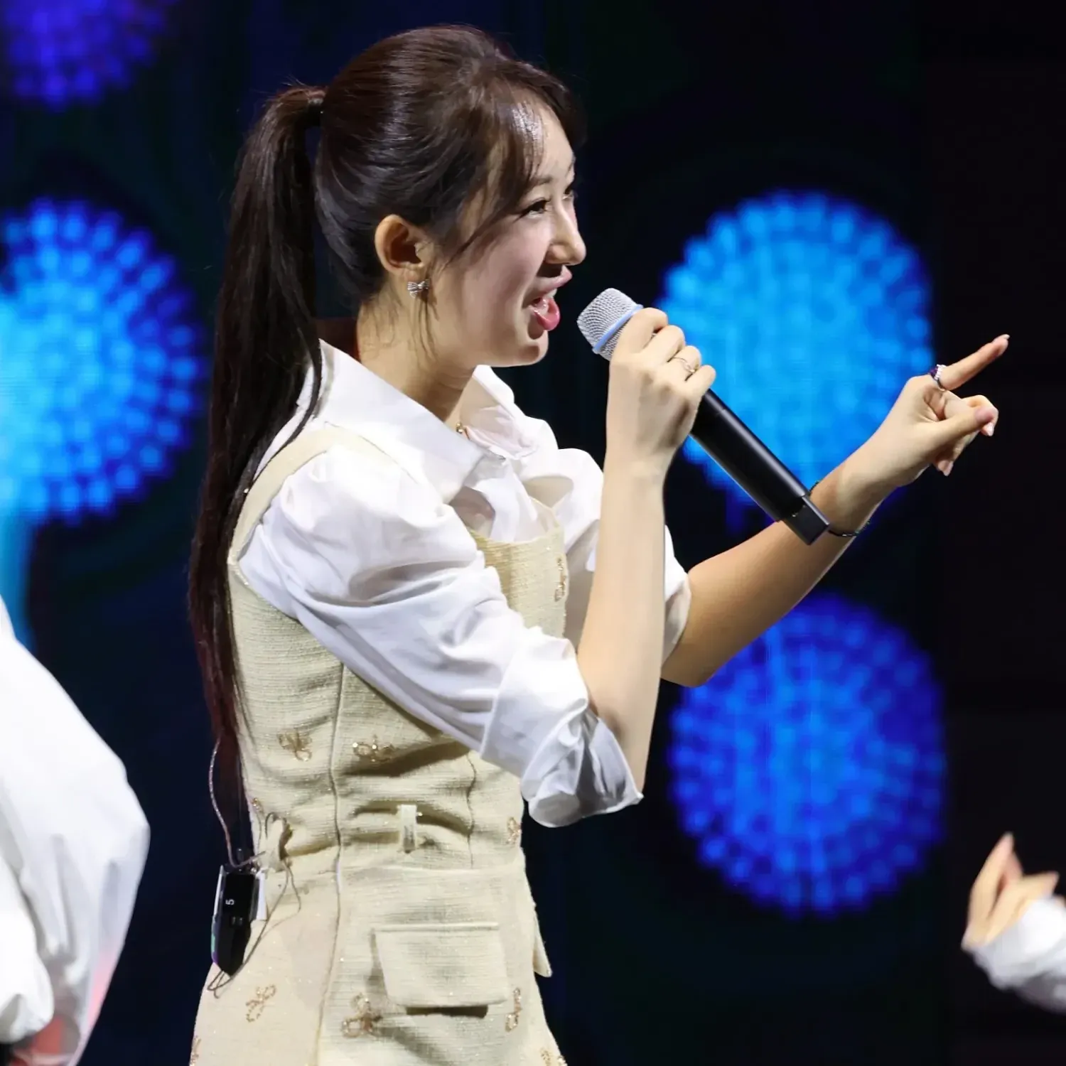 Cuplikan di balik layar dari Jeon Yujin