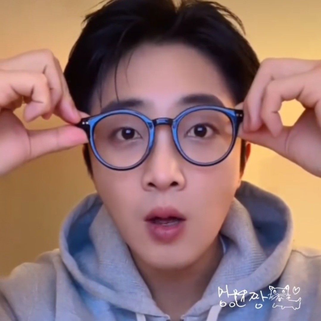 Latest photo of Hwang Yunsung