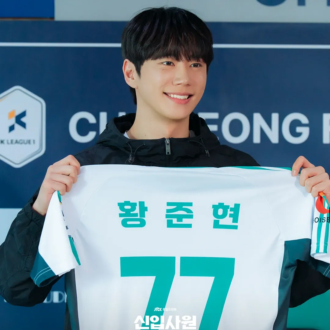 Behind-the-scenes cut of Lee Junyoung