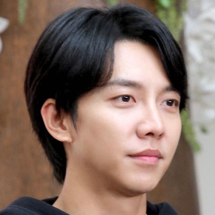 Recent activity shot of Lee Seunggi