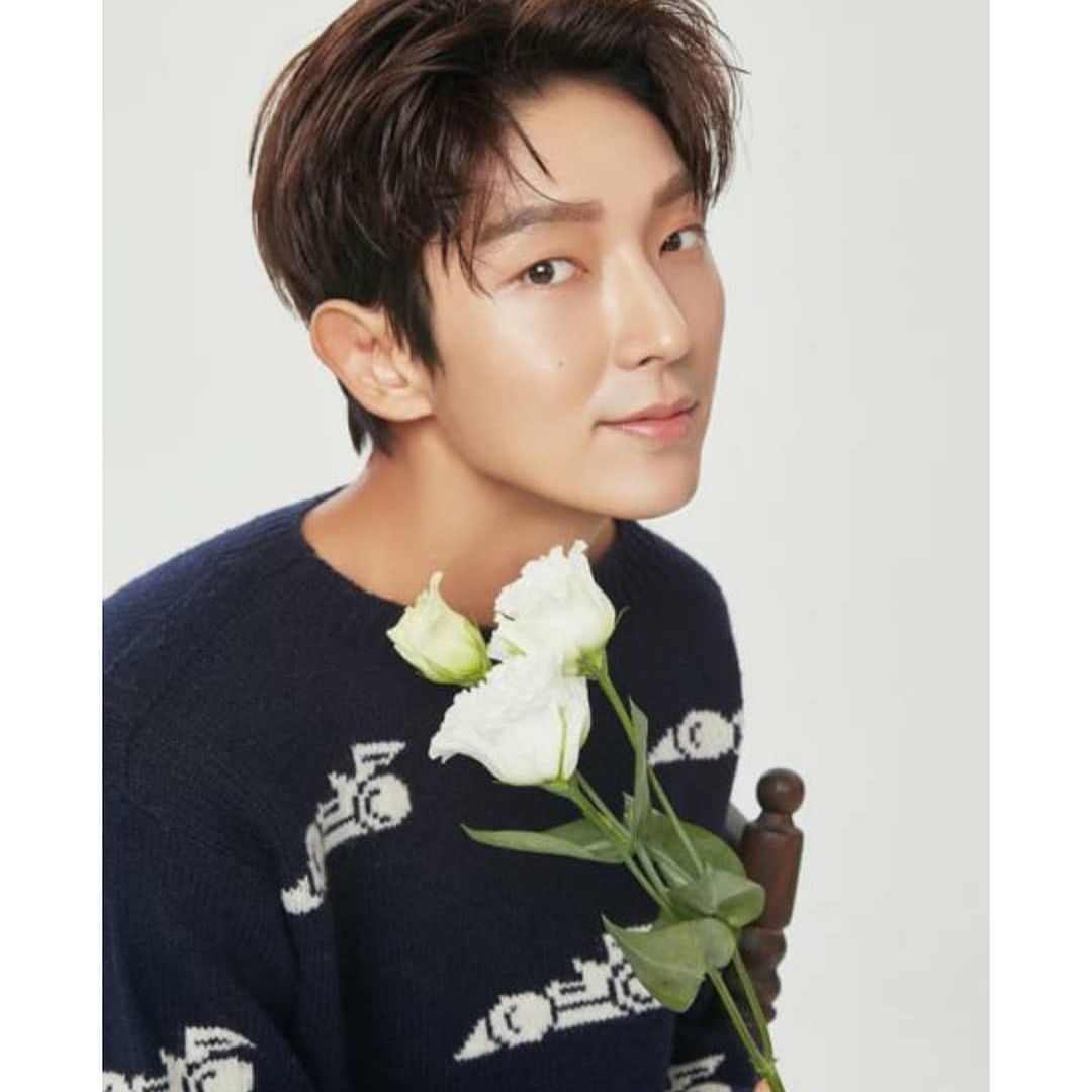 A moment captured by a fan of Lee Joongi