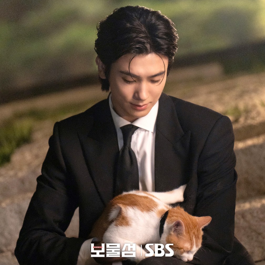 Behind-the-scenes cut of Park Hyungsik