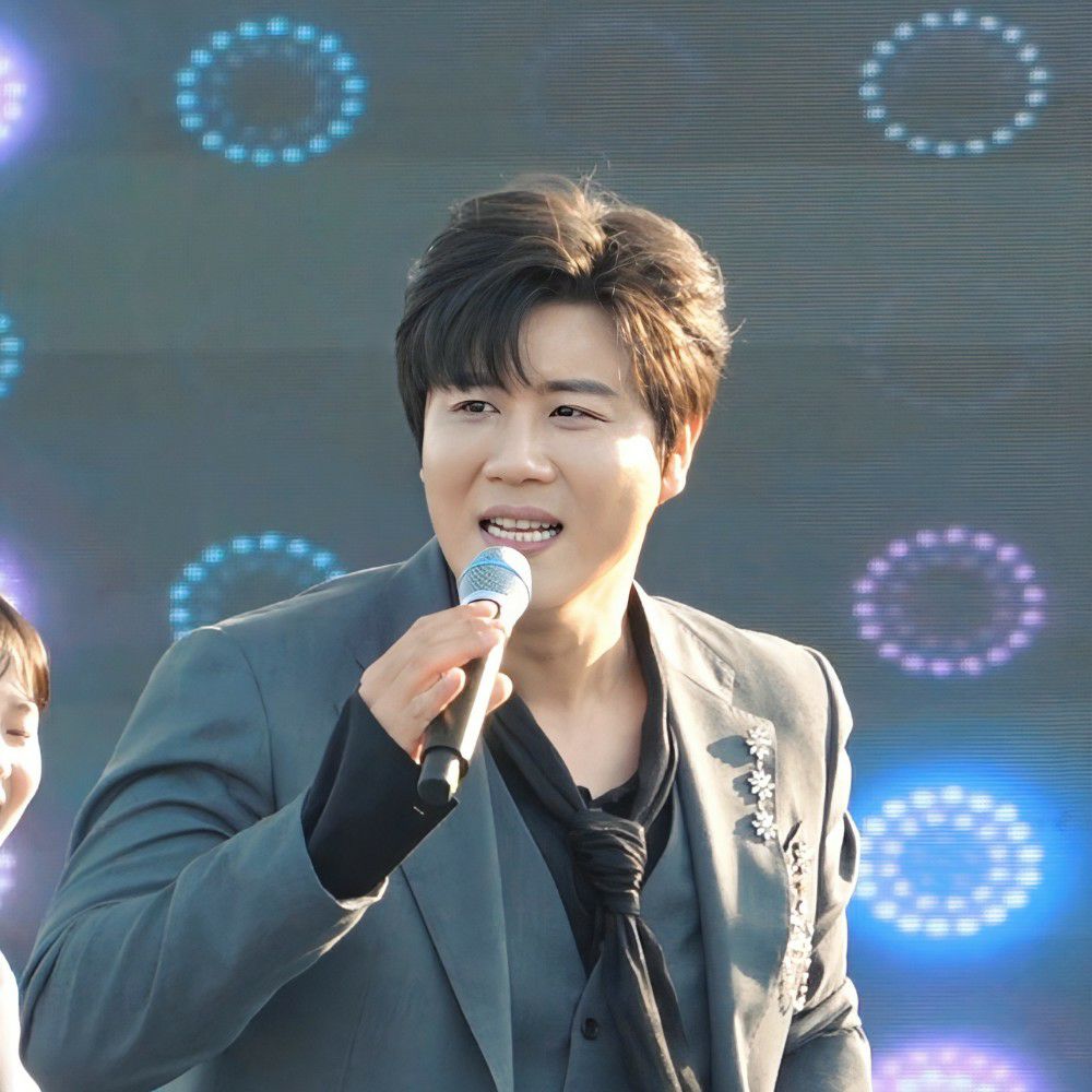 チン・ヘソンの最近の活動ショット