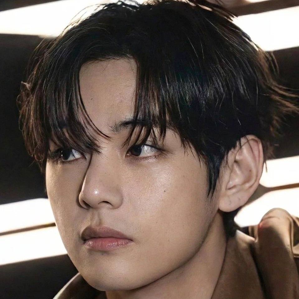 Konten selebriti populer yang sedang hangat di komunitas