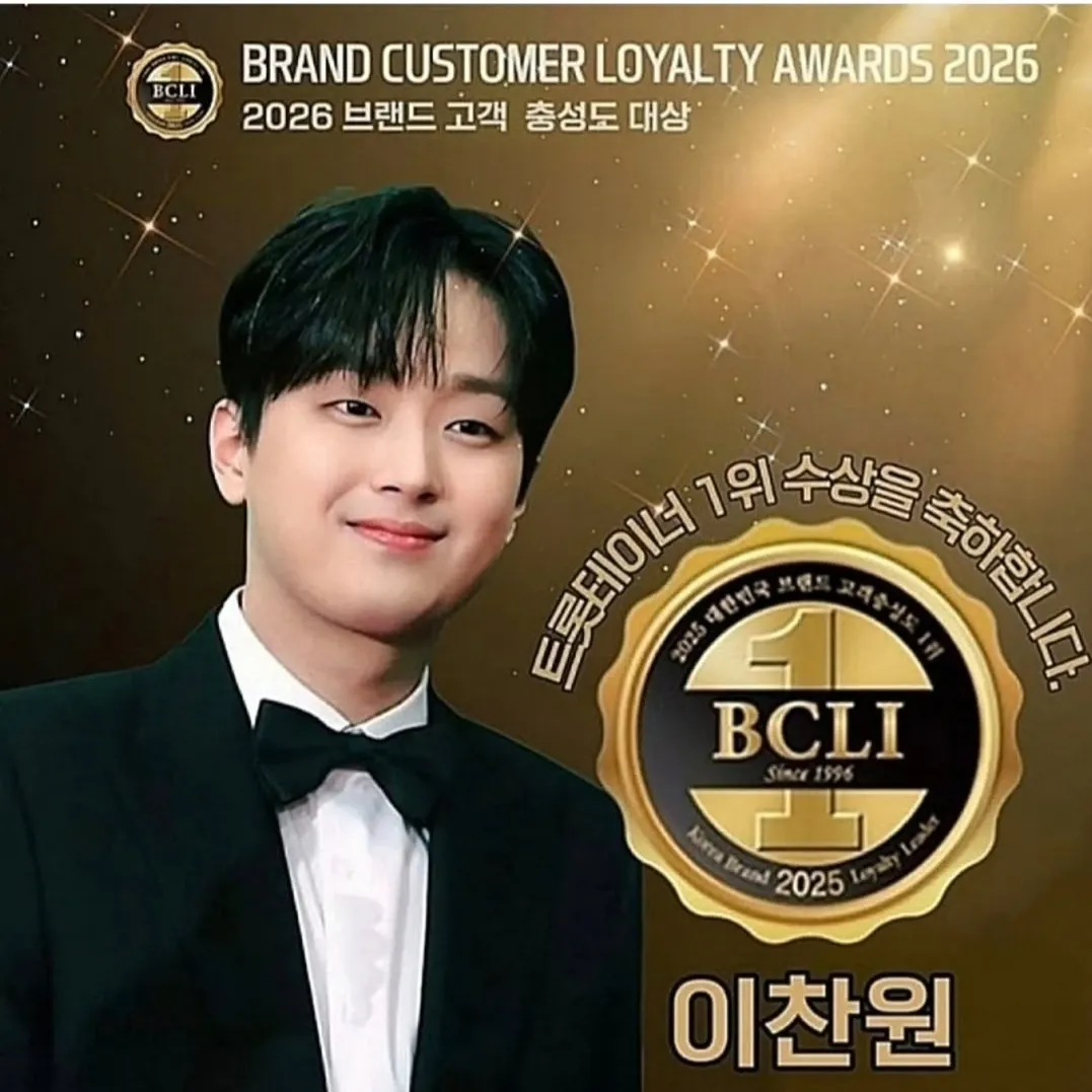 粉丝拍下的李灿元瞬间