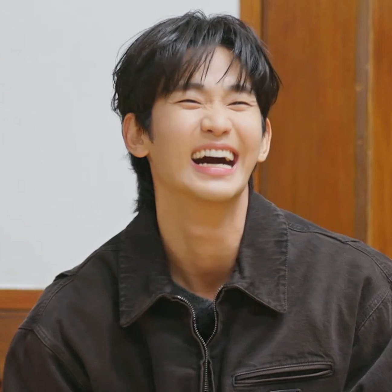 キム・スヒョンのビハインドカット