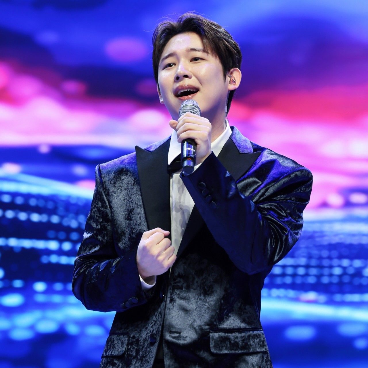 커뮤니티에서 화제된 인기 셀럽 콘텐츠