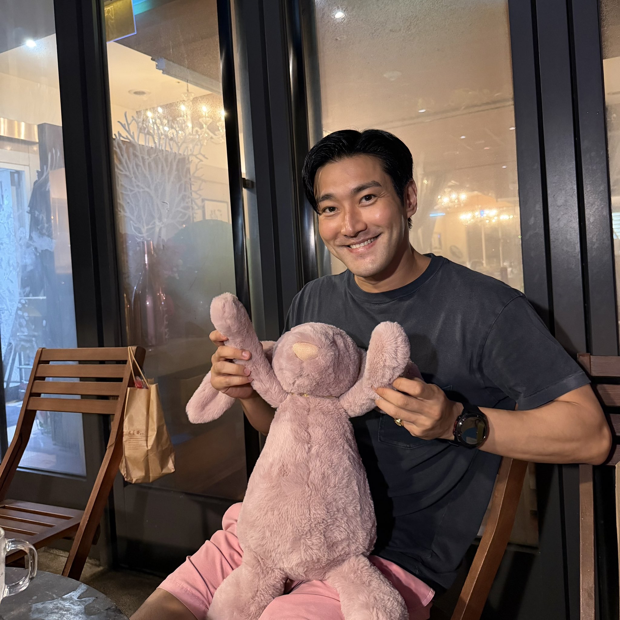 Behind-the-scenes cut of Choi Siwon