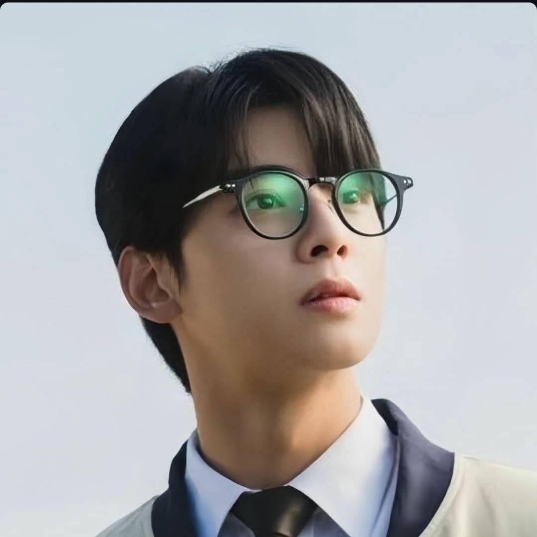 Recent activity shot of Cha Eunwoo