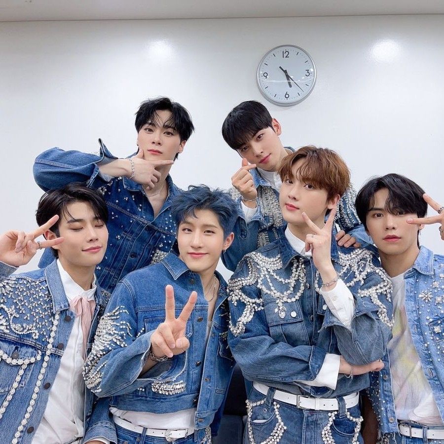 Cuplikan di balik layar dari Cha Eunwoo