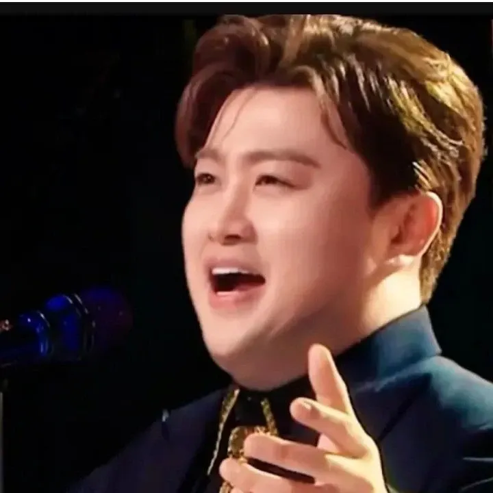 粉丝拍下的金浩中瞬间