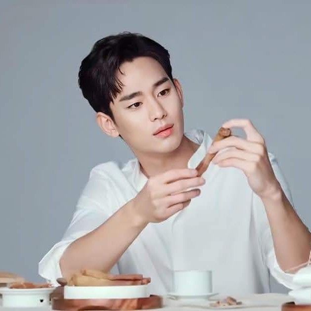 Foto kegiatan terbaru dari Kim Soohyun