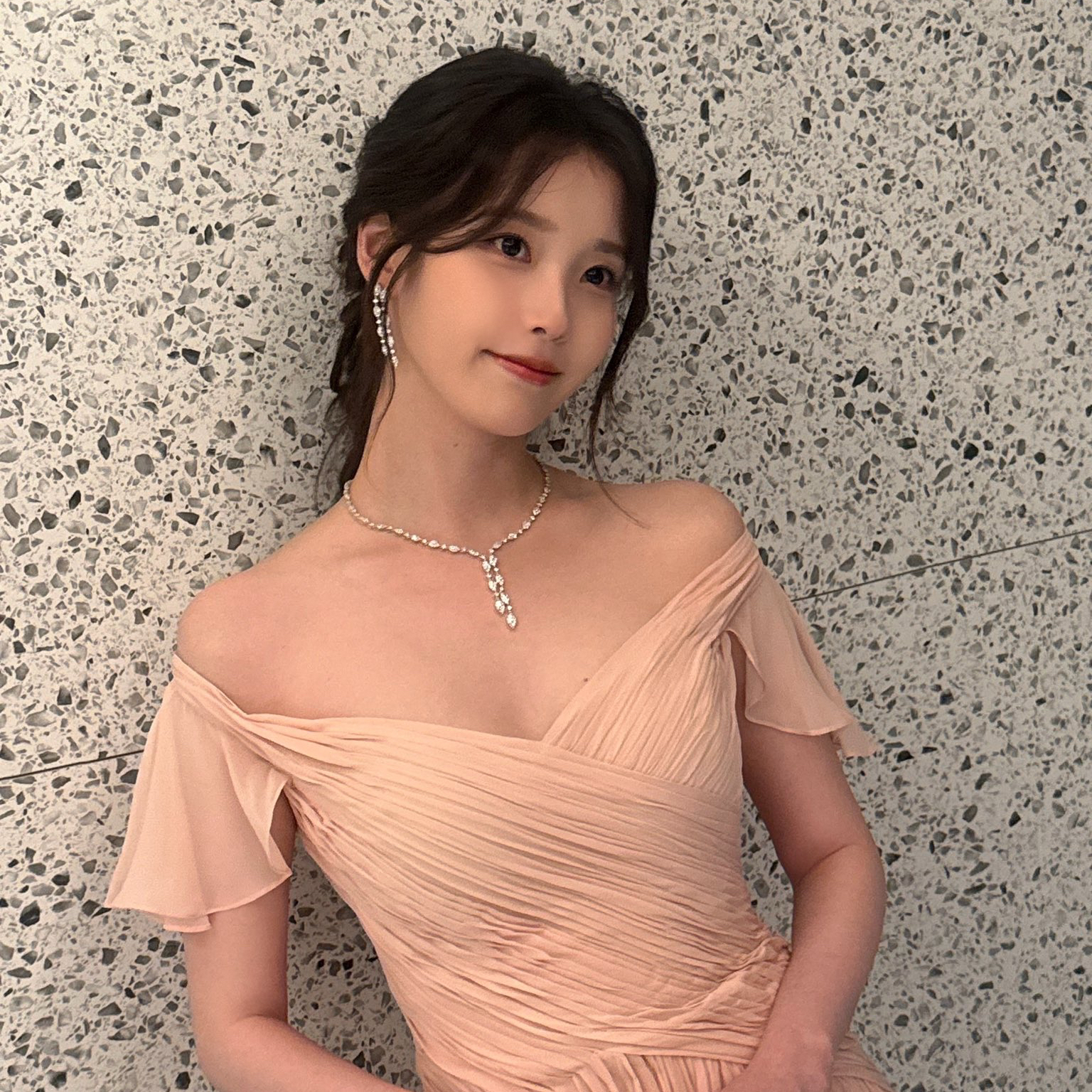 Behind-the-scenes cut of IU