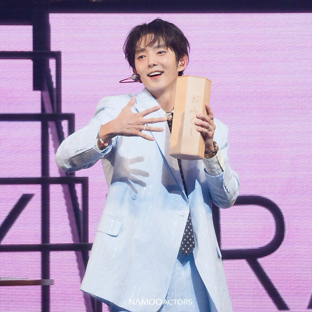 Behind-the-scenes cut of Lee Joongi