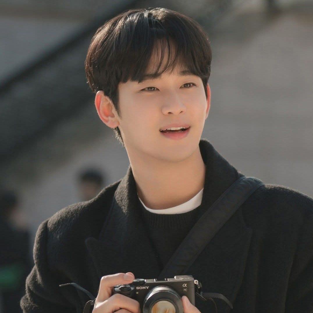 Behind-the-scenes cut of Kim Soohyun