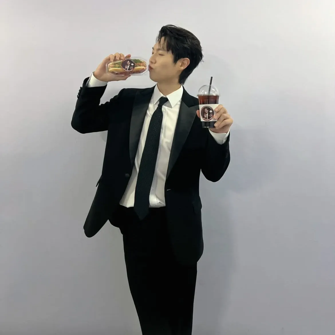 A moment captured by a fan of Son Taejin