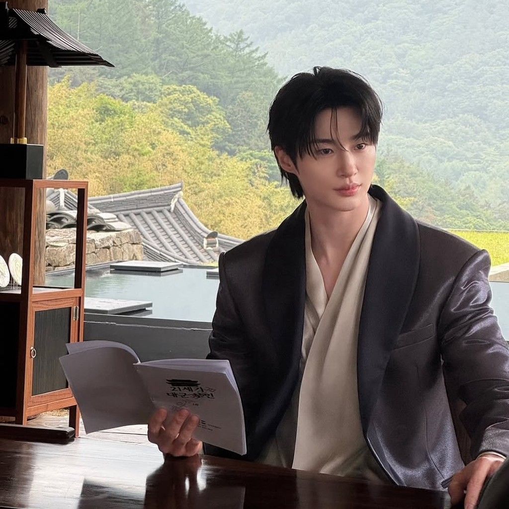 粉丝拍下的边佑锡瞬间