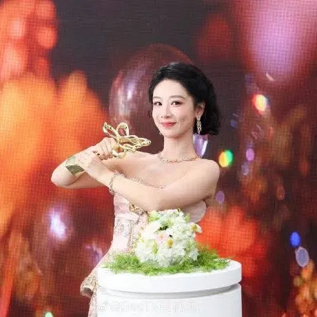 Behind-the-scenes cut of Yang Zi
