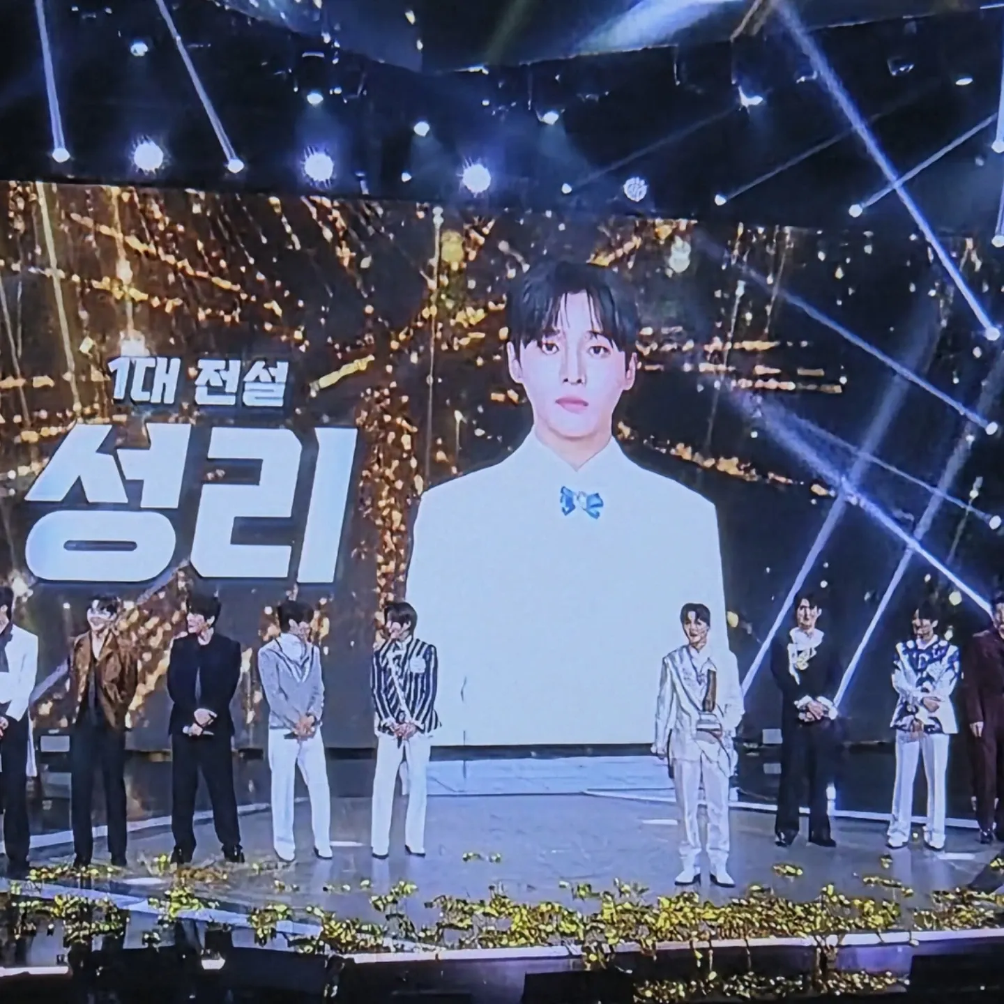 커뮤니티에서 화제된 인기 셀럽 콘텐츠