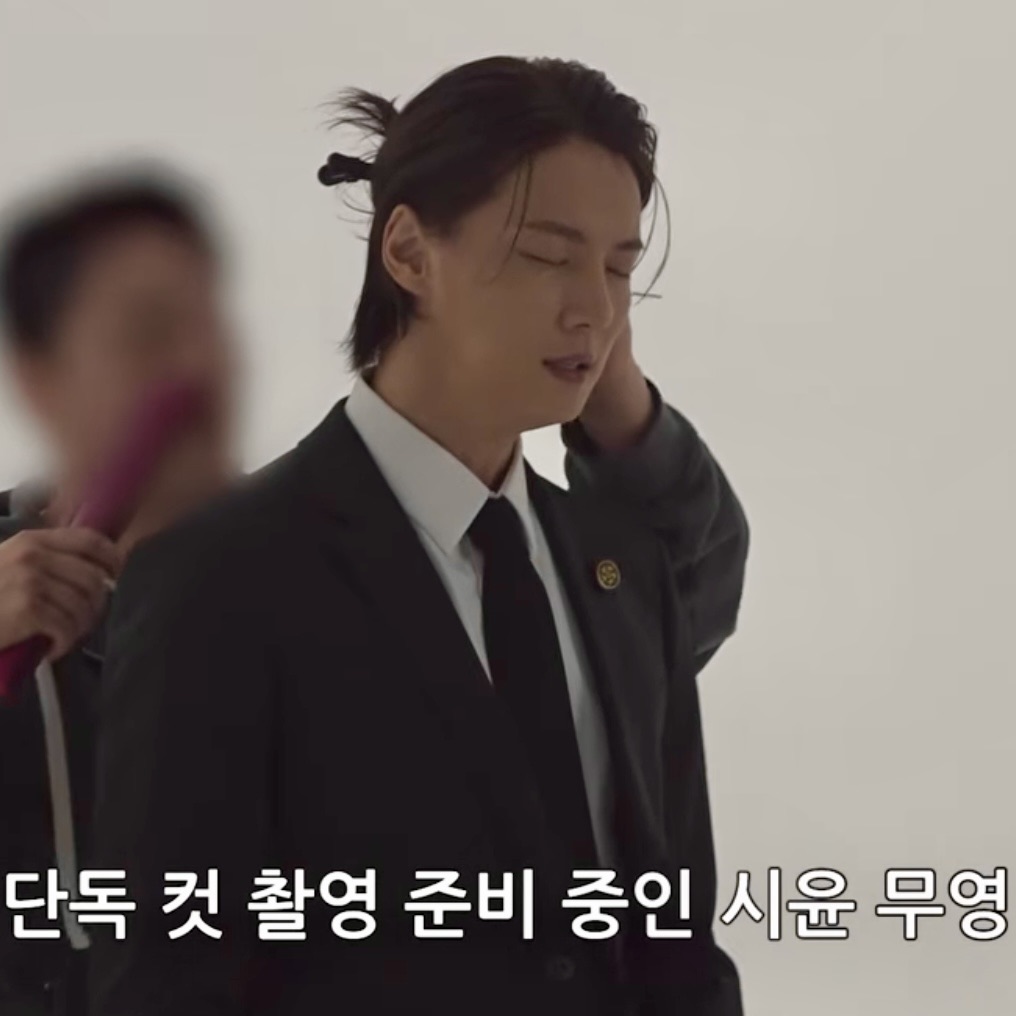 A moment captured by a fan of Yoon Shiyoon
