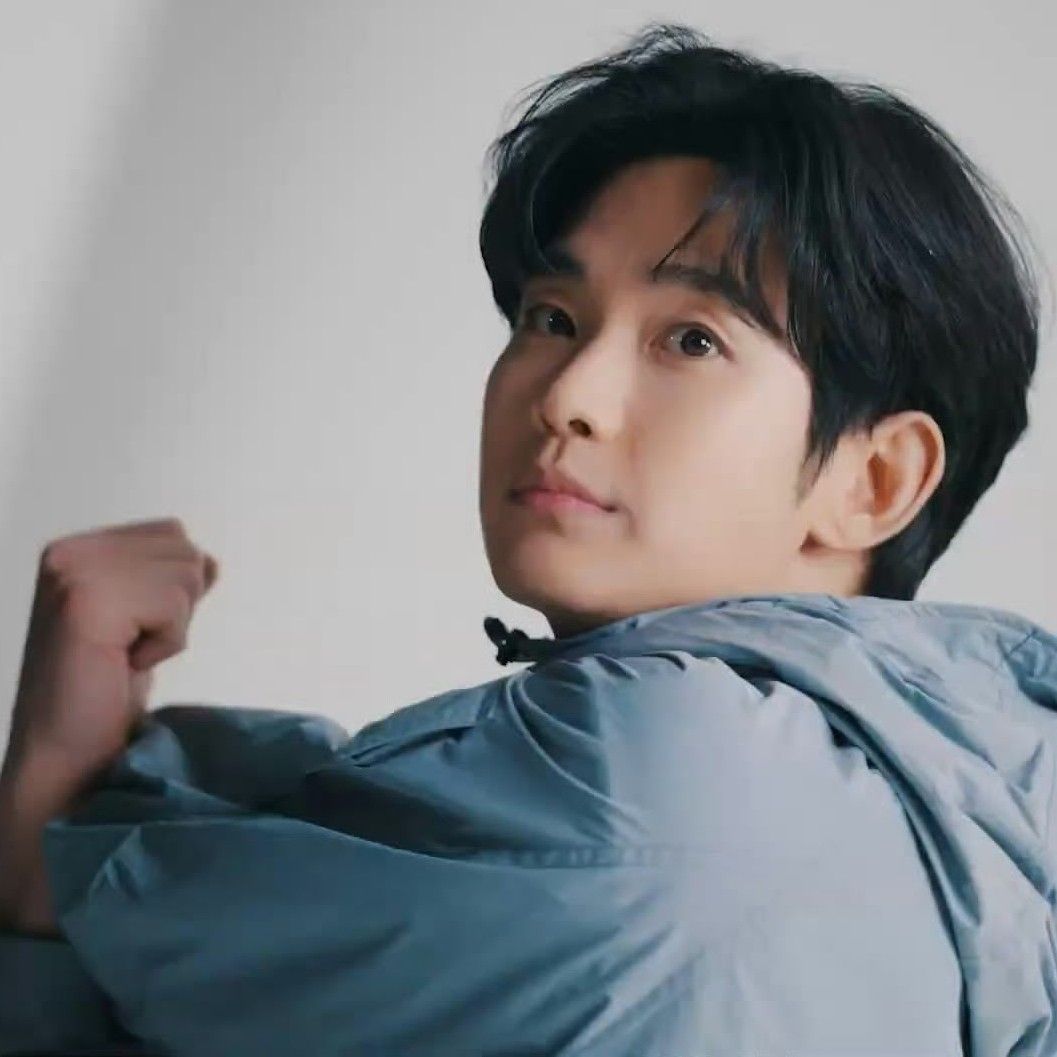 粉丝拍下的金秀贤瞬间