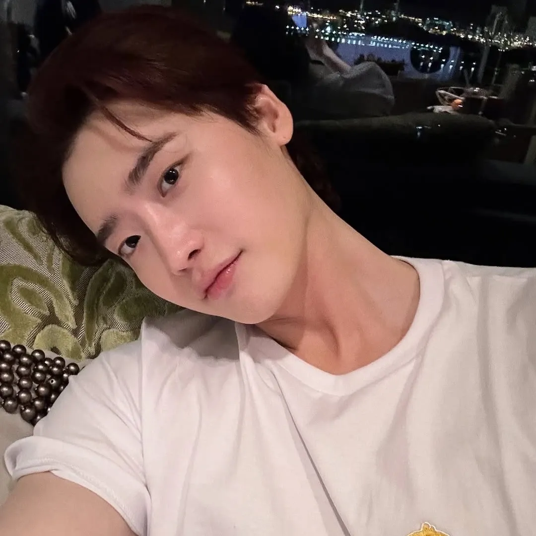 A moment captured by a fan of Lee Jongsuk