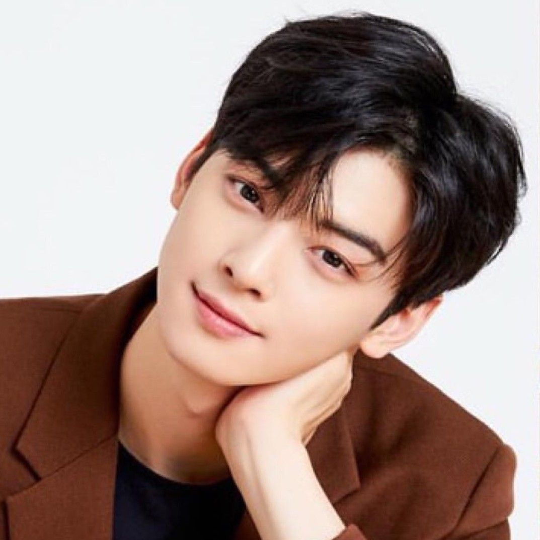 Latest photo of Cha Eunwoo