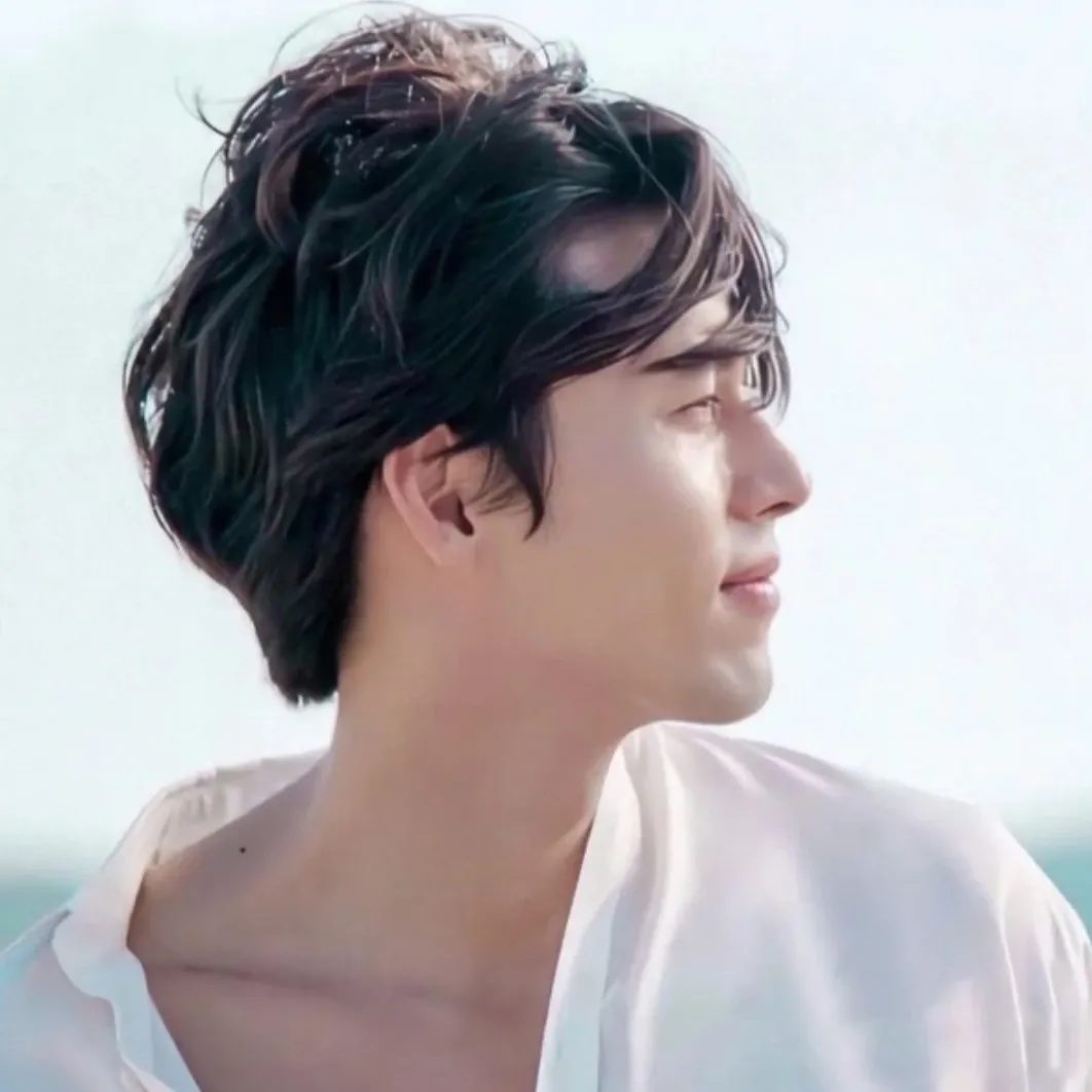 Foto terbaru dari Hyun Bin