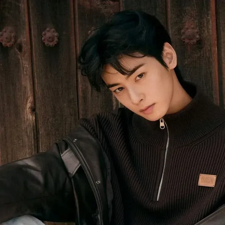 Recent activity shot of Cha Eunwoo