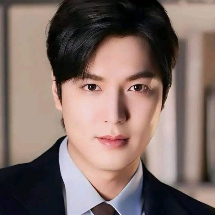 イ・ミンホの最近の活動ショット