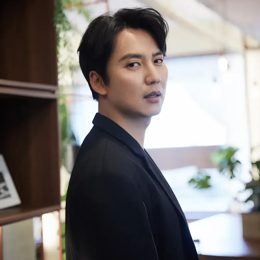 Behind-the-scenes cut of Kim Namgil
