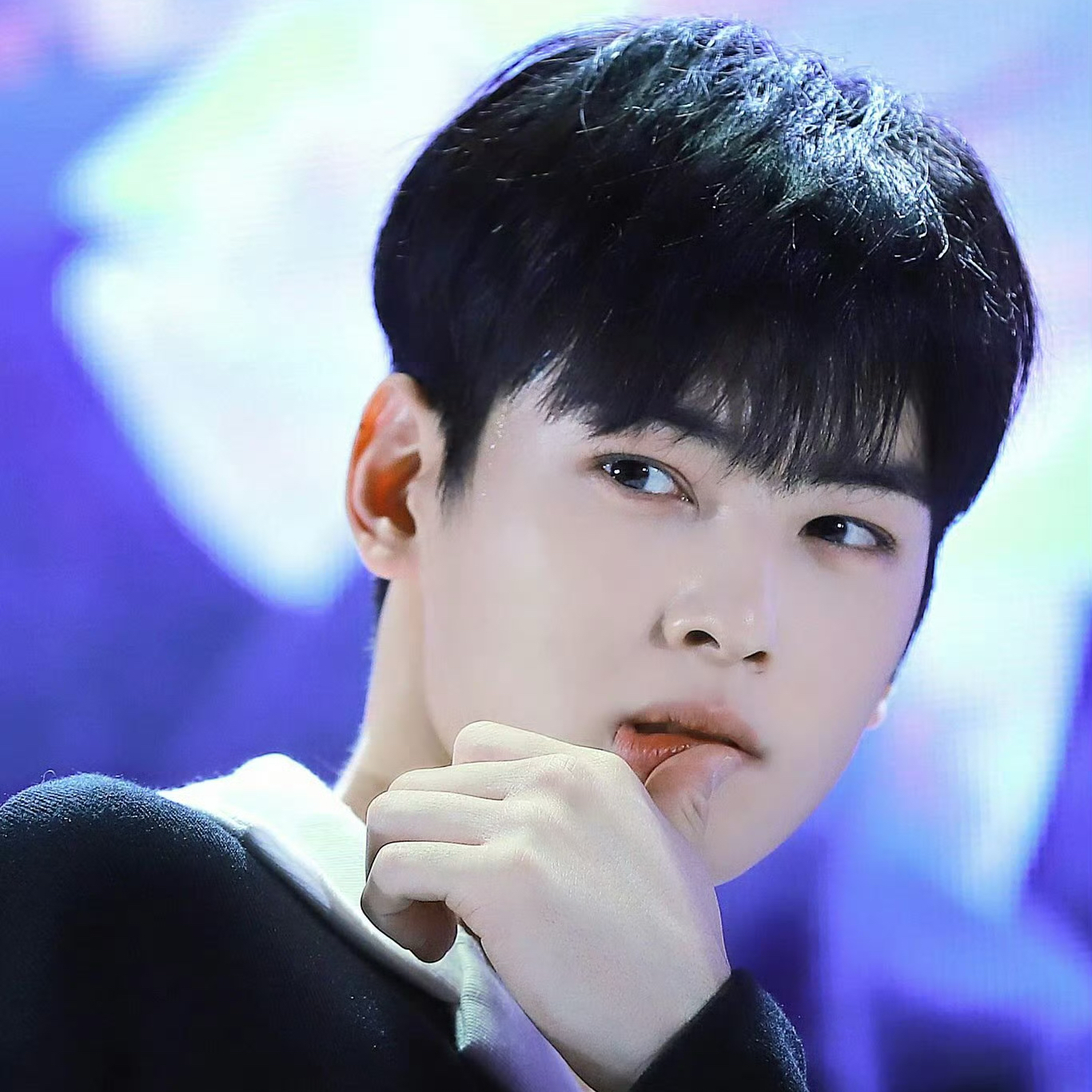 A moment captured by a fan of Cha Eunwoo