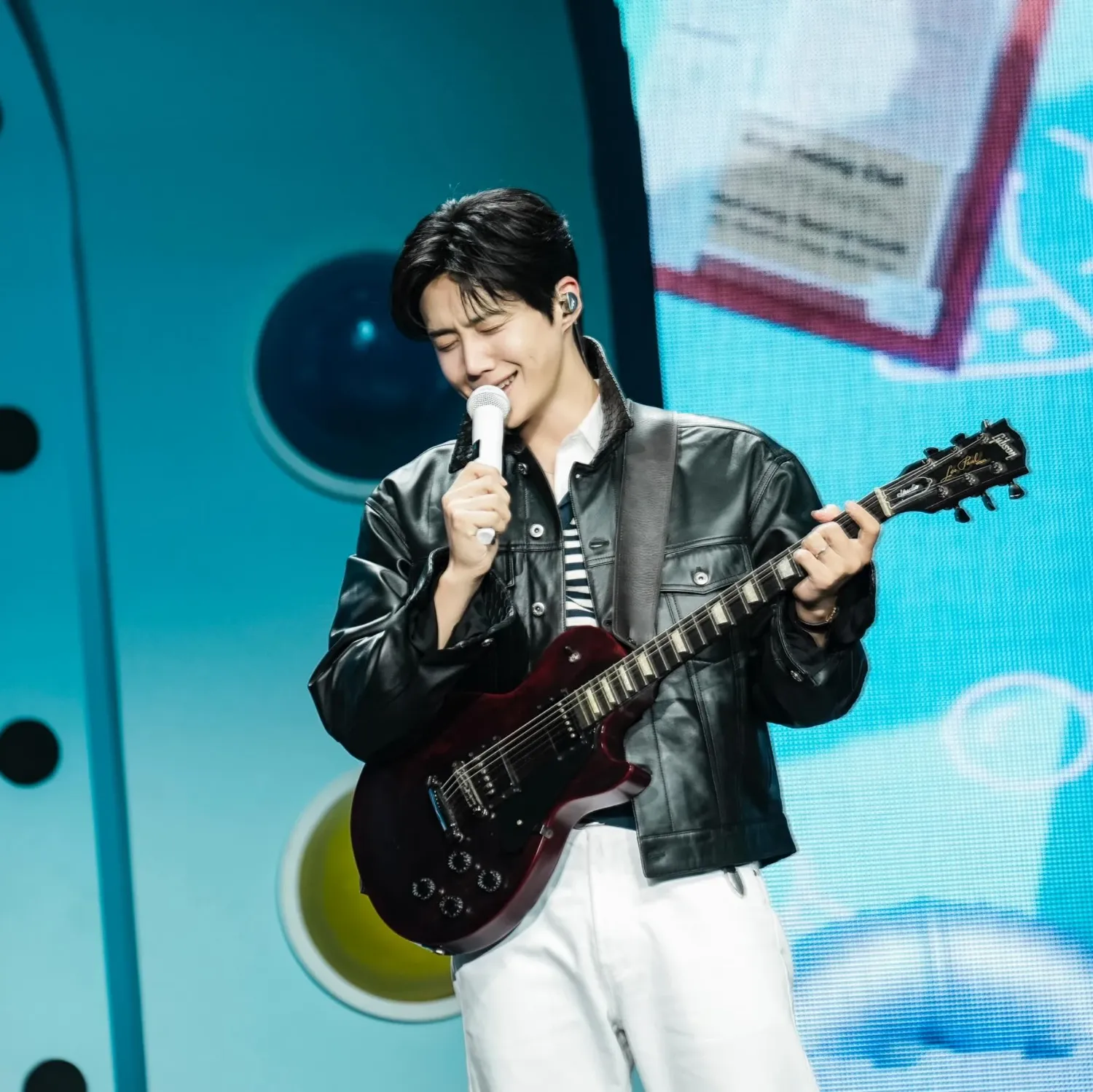 A moment captured by a fan of Kim Seonho