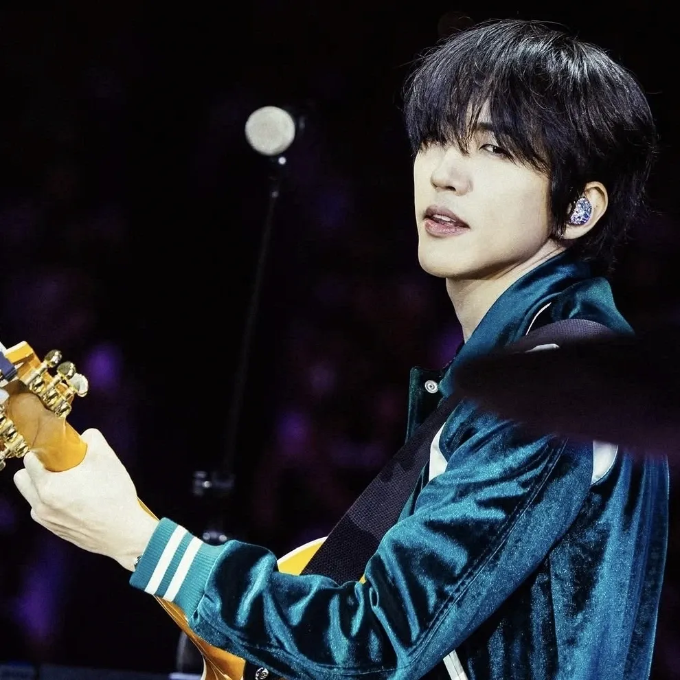 A moment captured by a fan of Lee Seungyoon
