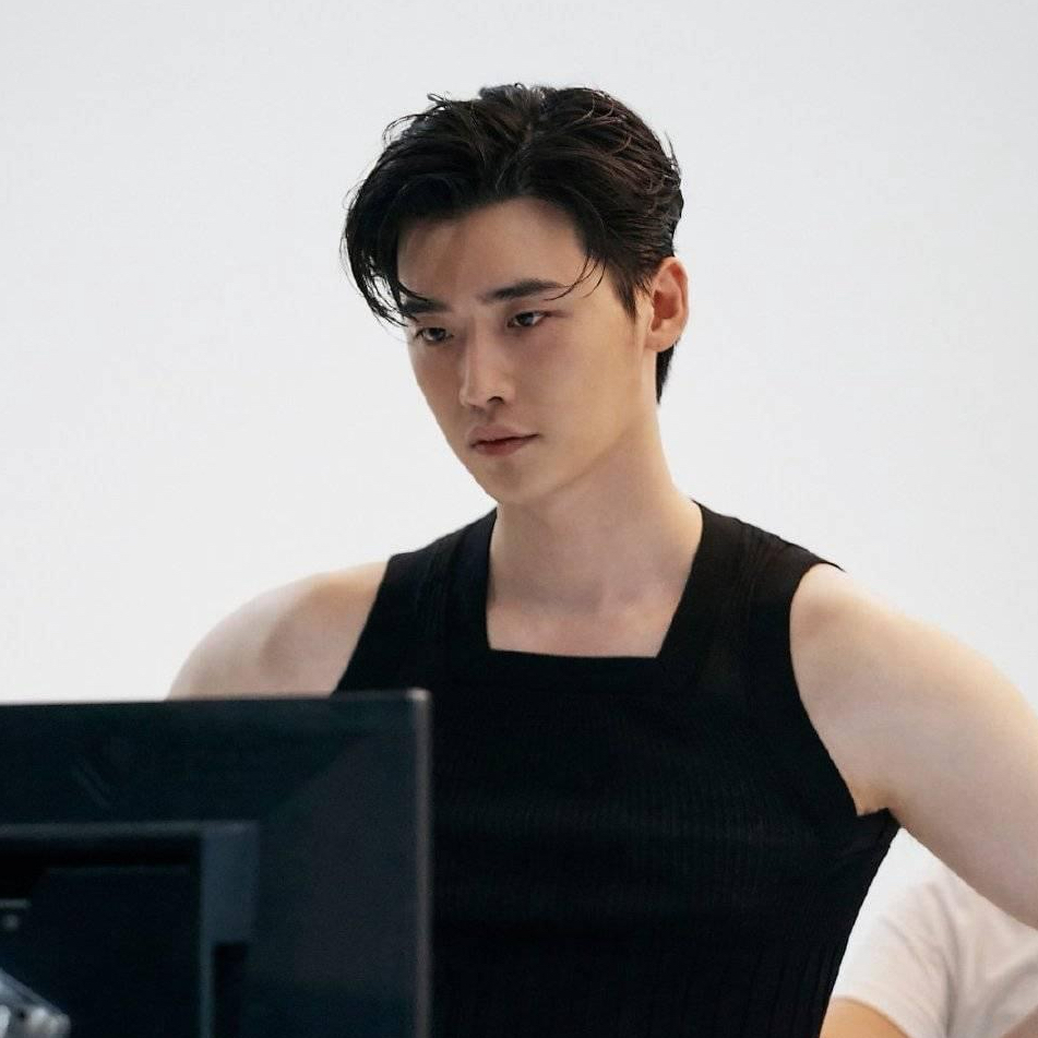 Recent activity shot of Lee Jongsuk