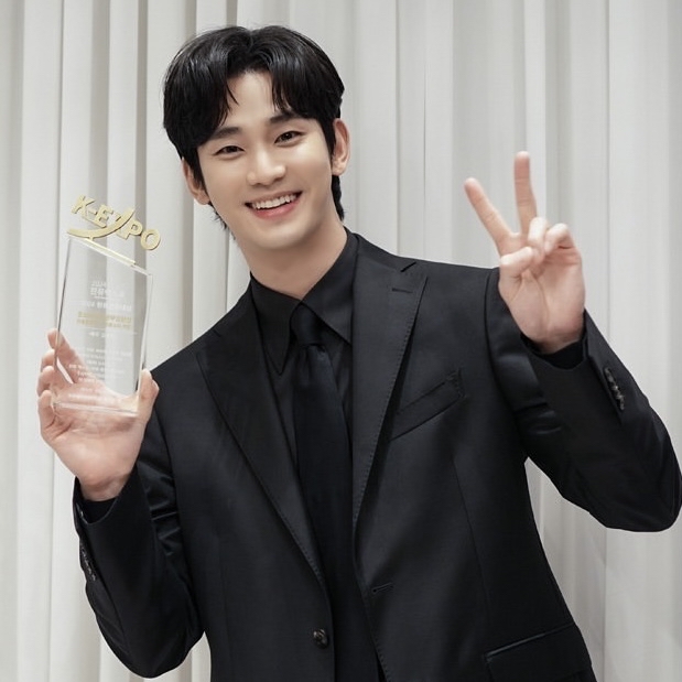 Behind-the-scenes cut of Kim Soohyun