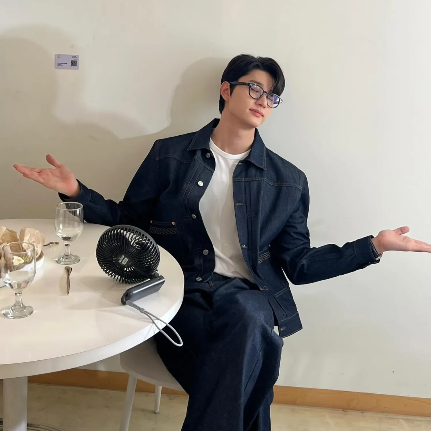 A moment captured by a fan of Kim Jaewon