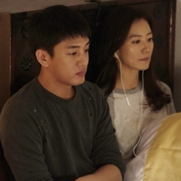 Behind-the-scenes cut of Kim Heeae