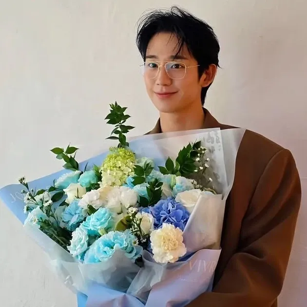 Latest photo of Jung Haein