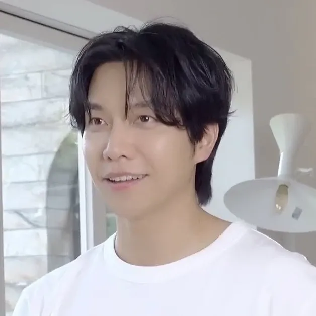 Foto terbaru dari Lee Seunggi